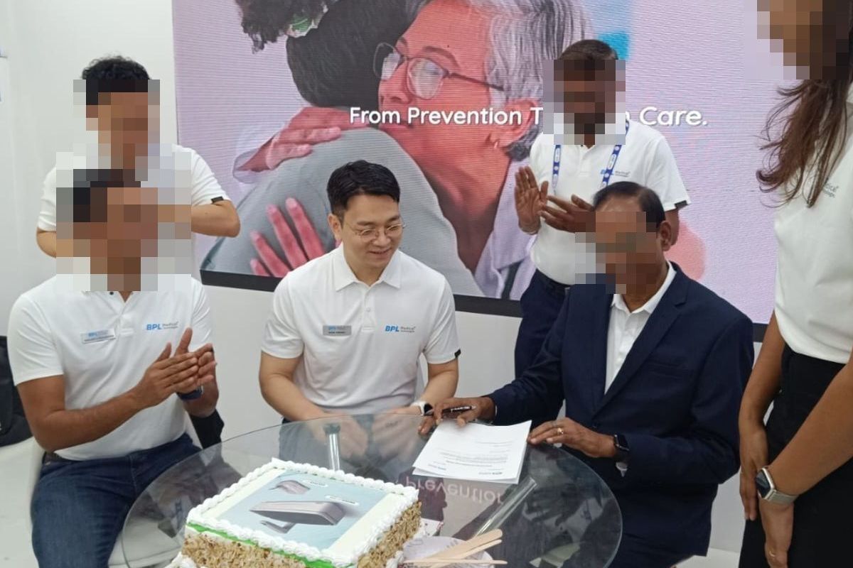 Signing a distribution agreement